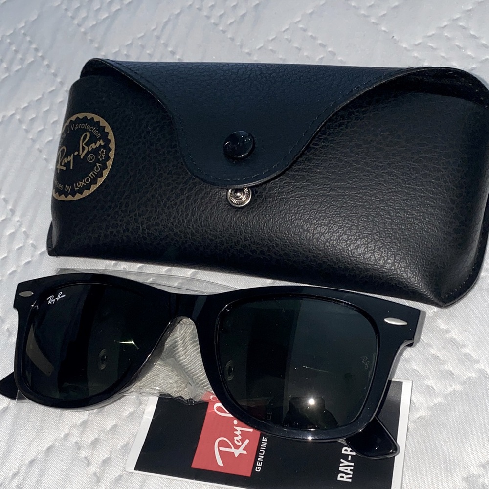 Ray-Ban Classic Black Sunglasses with Case (cloth & booklet also incl)